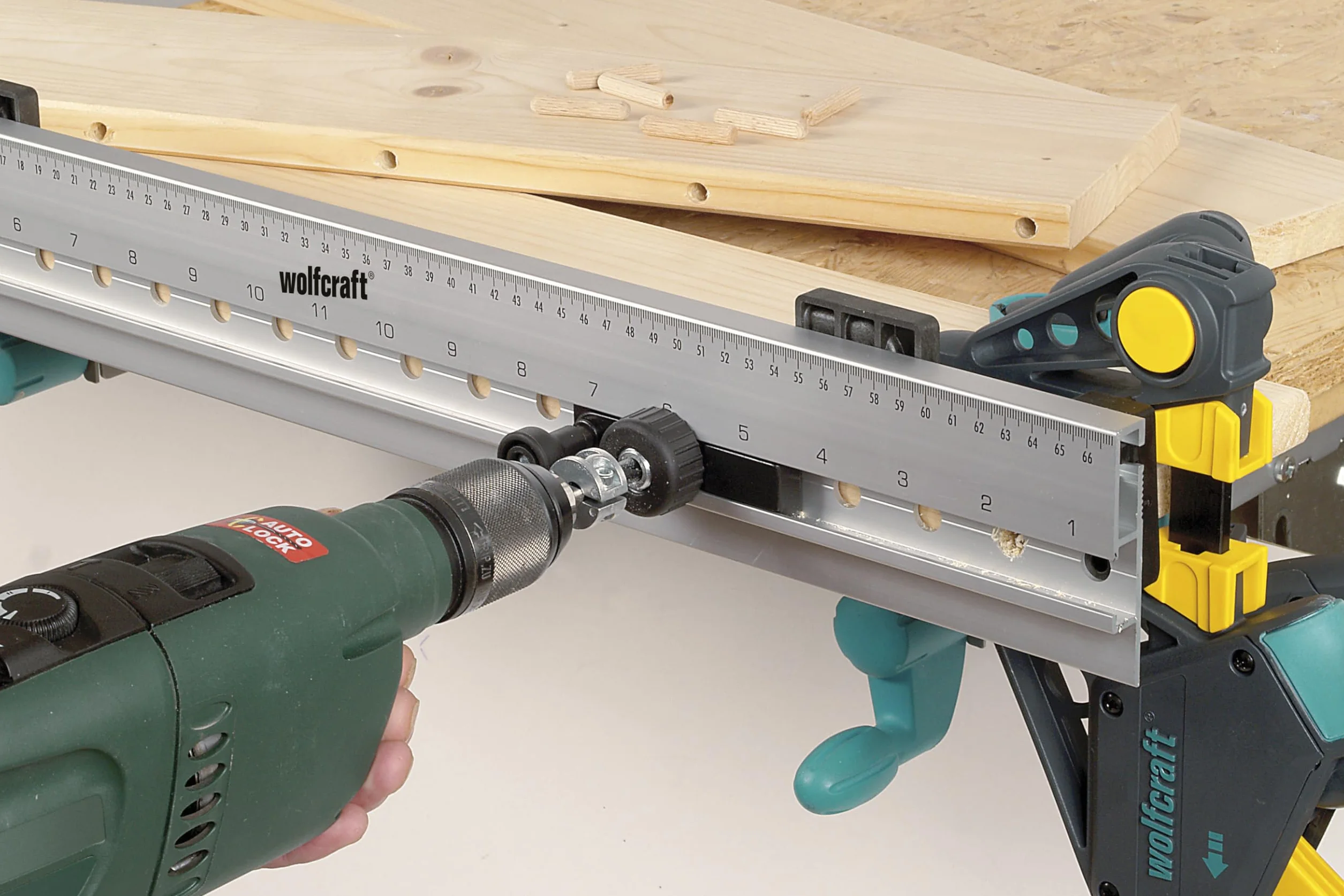 wolfcraft Guida per Fori Multipli, Dima di Foratura 5 in 1 per Spinature, Giunzioni a T/Angolo/Piane e File di Fori da 32 mm per Armadi – per Tavole 12–40 mm – 4650000