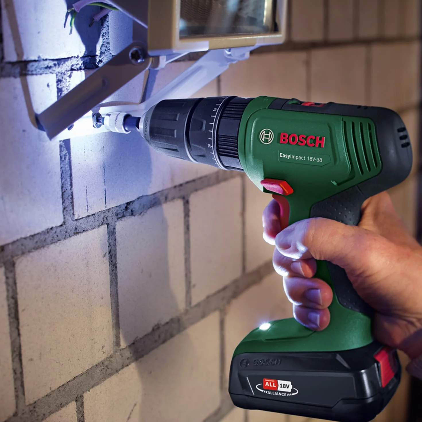 Bosch Trapano con percussione a batteria EasyImpact 18V-38 (1 batteria da 2,5 Ah; sistema 18 volt; in custodia per il trasporto)