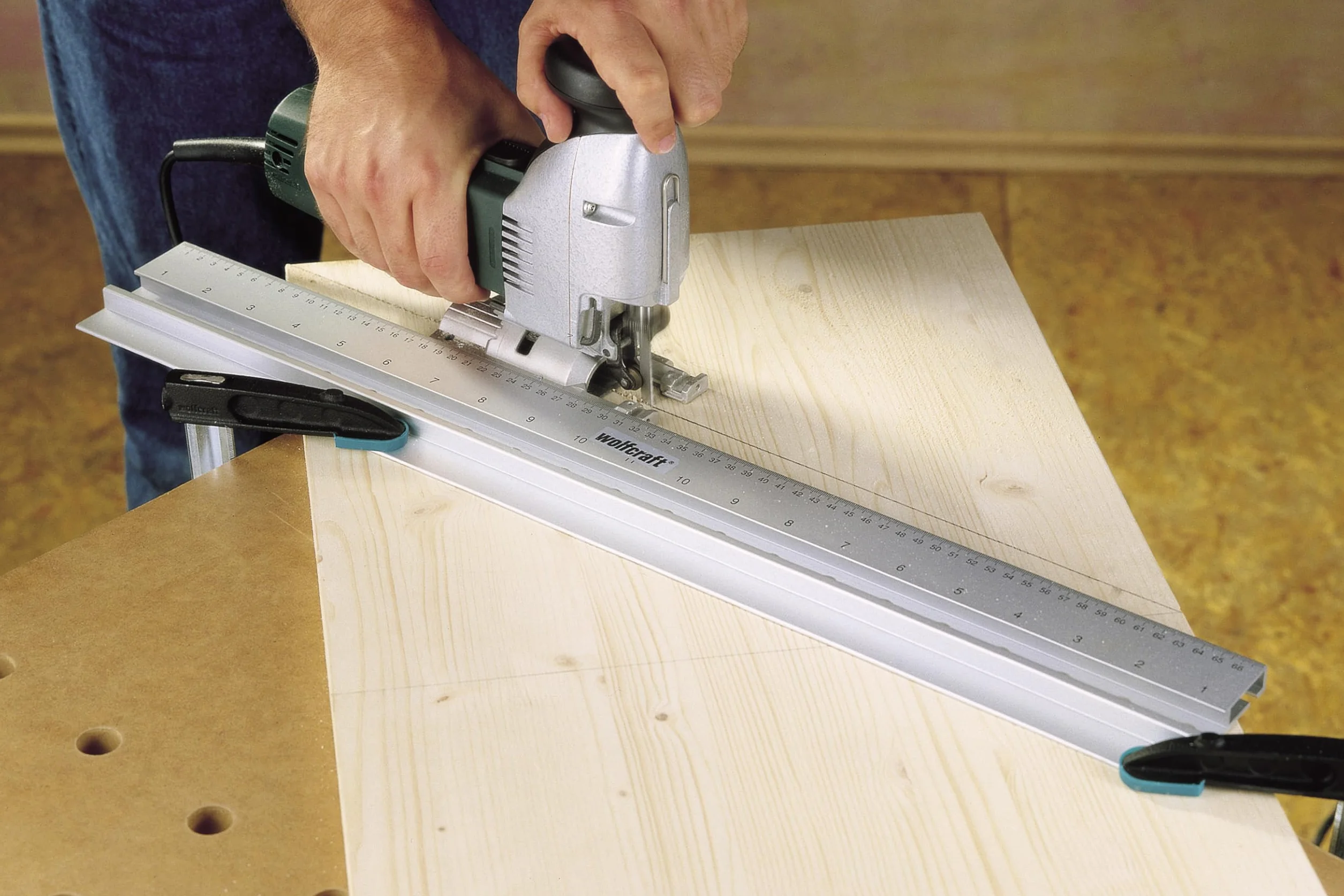 wolfcraft Guida per Fori Multipli, Dima di Foratura 5 in 1 per Spinature, Giunzioni a T/Angolo/Piane e File di Fori da 32 mm per Armadi – per Tavole 12–40 mm – 4650000