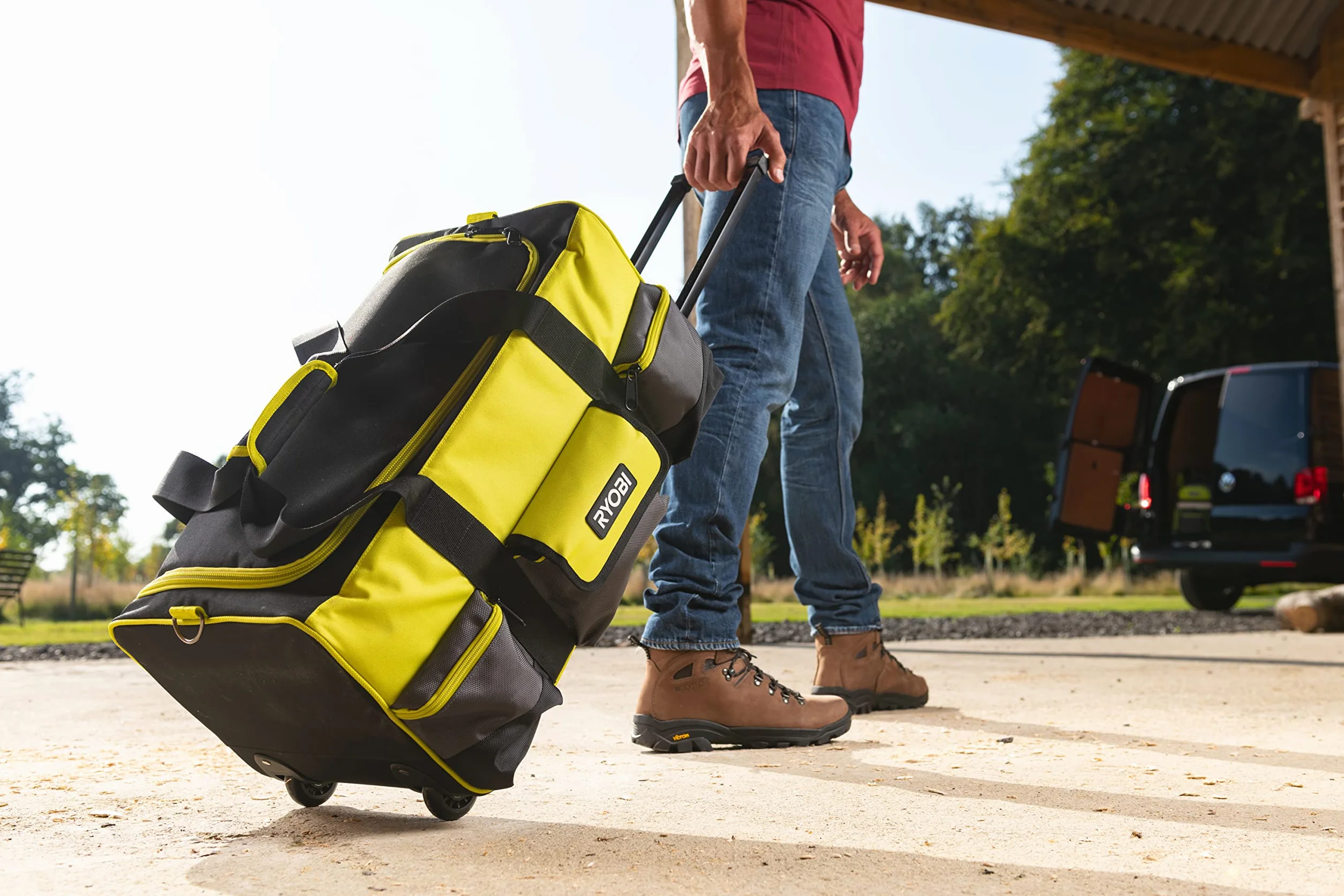 RYOBI - Borsa con fondo rinforzato su ruote (56 x 29 x 30 cm) per 4 o 5 utensili - 2 ruote e manico telescopico per un facile spostamento - Capacità: 49L