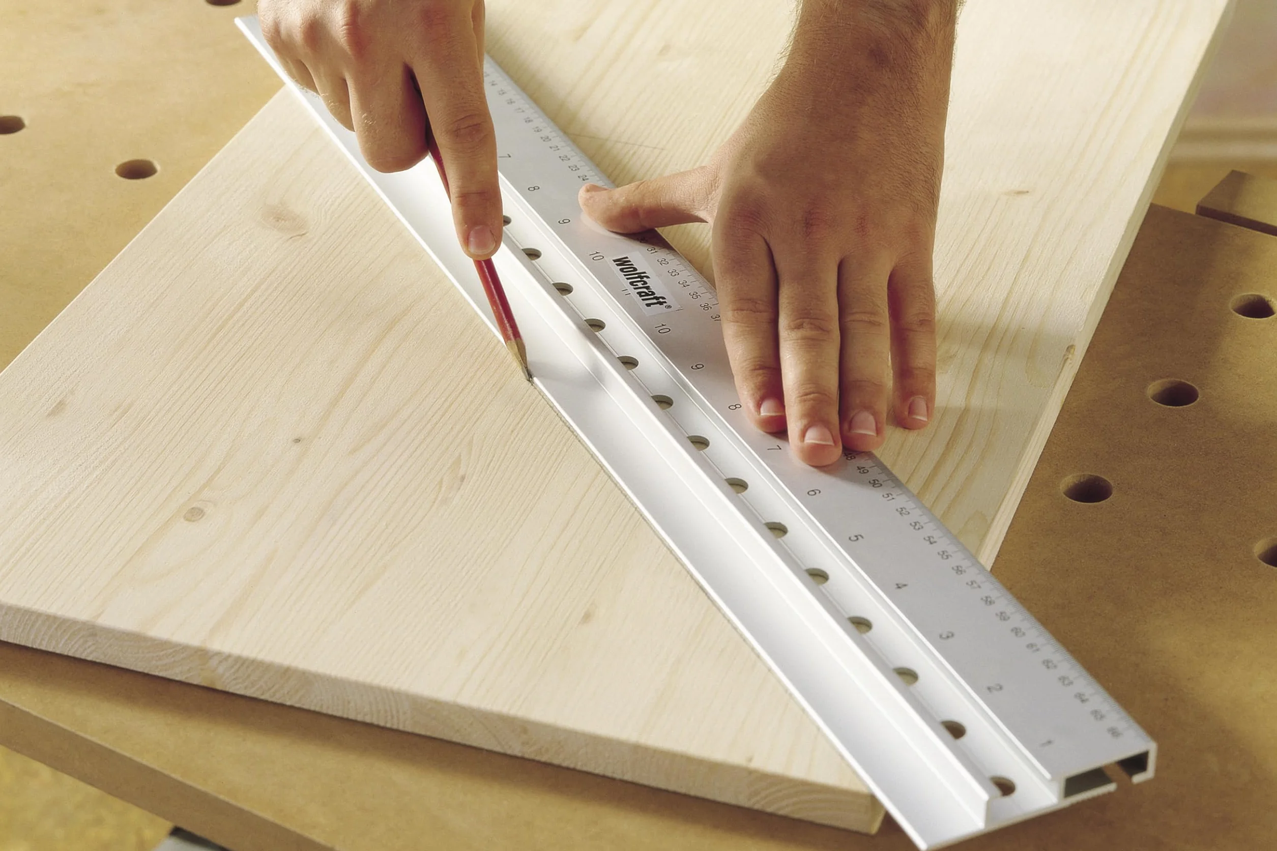 wolfcraft Guida per Fori Multipli, Dima di Foratura 5 in 1 per Spinature, Giunzioni a T/Angolo/Piane e File di Fori da 32 mm per Armadi – per Tavole 12–40 mm – 4650000