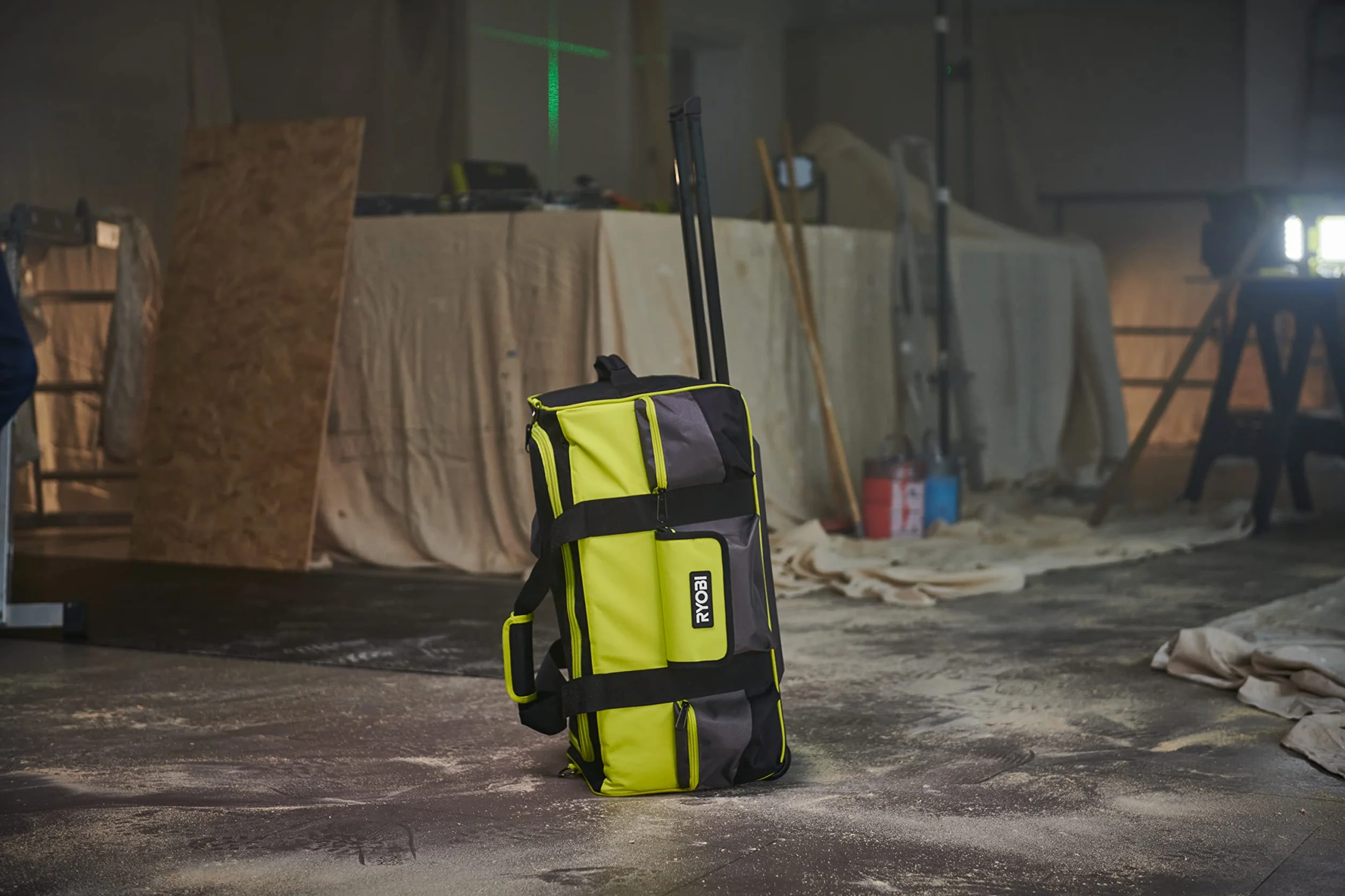RYOBI - Borsa con fondo rinforzato su ruote (56 x 29 x 30 cm) per 4 o 5 utensili - 2 ruote e manico telescopico per un facile spostamento - Capacità: 49L