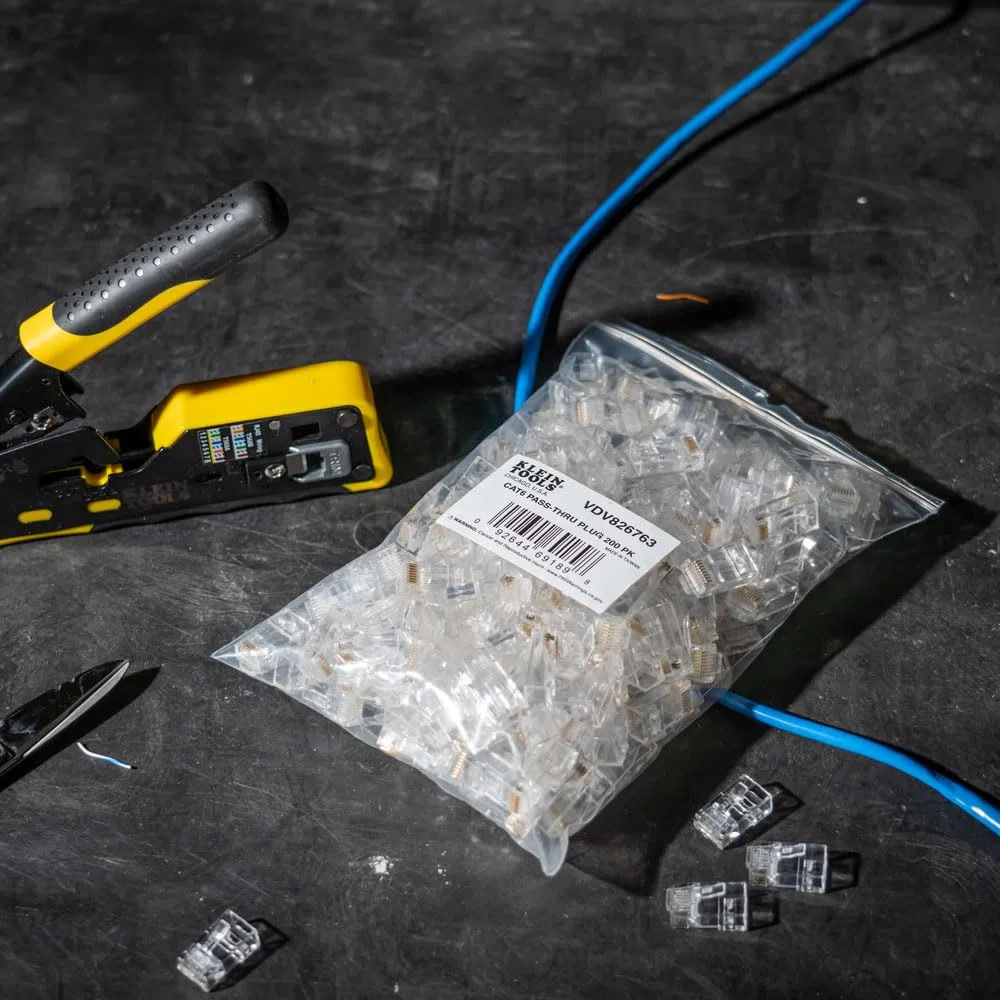 KLEIN TOOLS VDV826-763 | Connettori Modulari Pass Thru RJ45 CAT6 200 Pezzi | Installazione Rapida | Contatti Placcati Oro 50 Micro Pollici | Compatibile Fili Solidi E Intrecciati