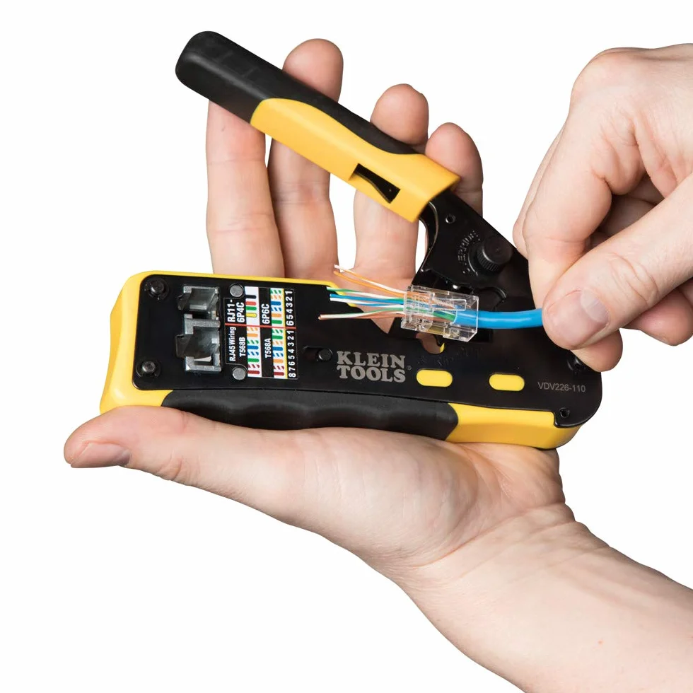KLEIN TOOLS VDV826-763 | Connettori Modulari Pass Thru RJ45 CAT6 200 Pezzi | Installazione Rapida | Contatti Placcati Oro 50 Micro Pollici | Compatibile Fili Solidi E Intrecciati