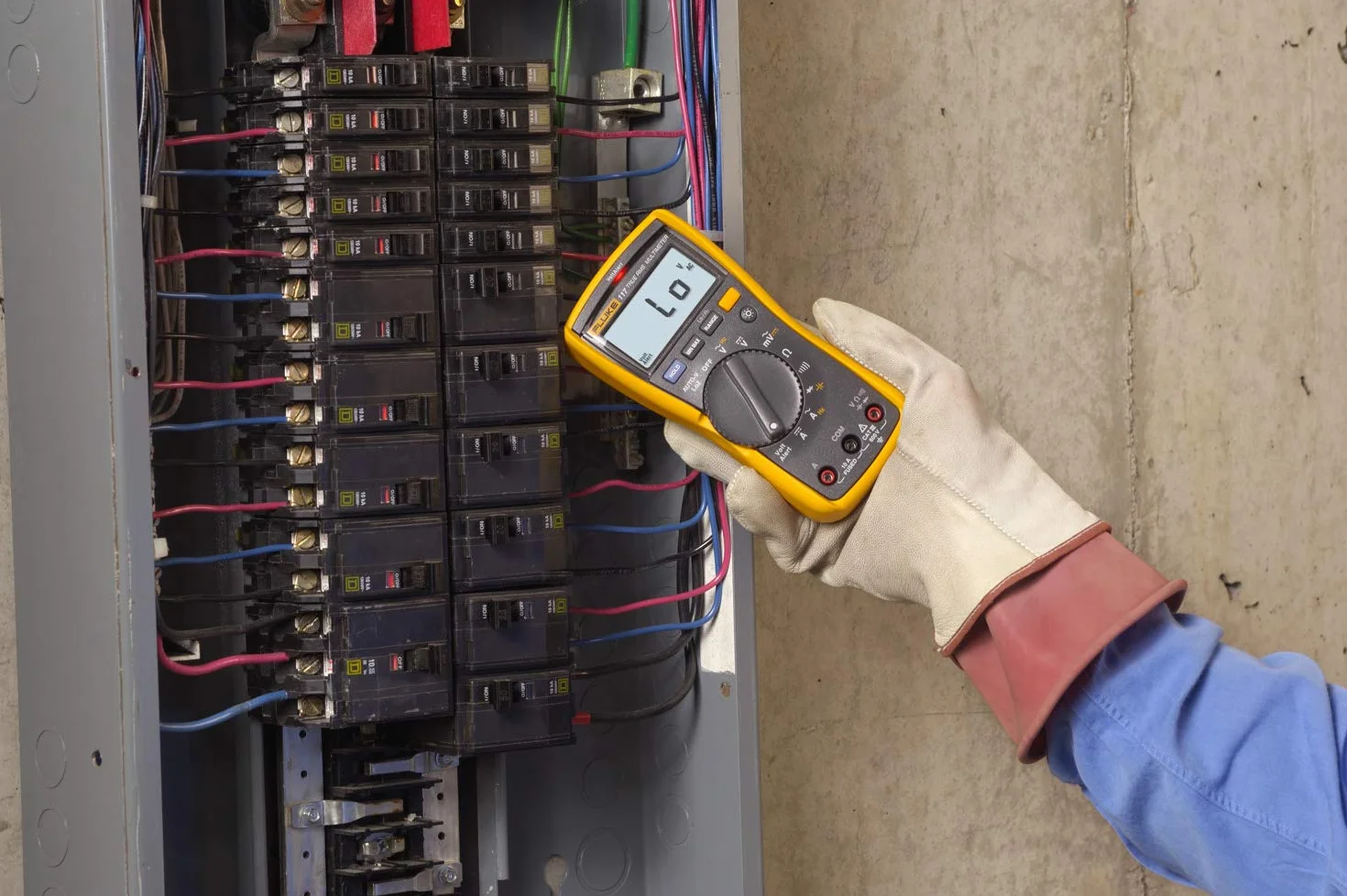 Fluke 117 Multimetro per elettricisti con rivelatore di tensione senza contatto
